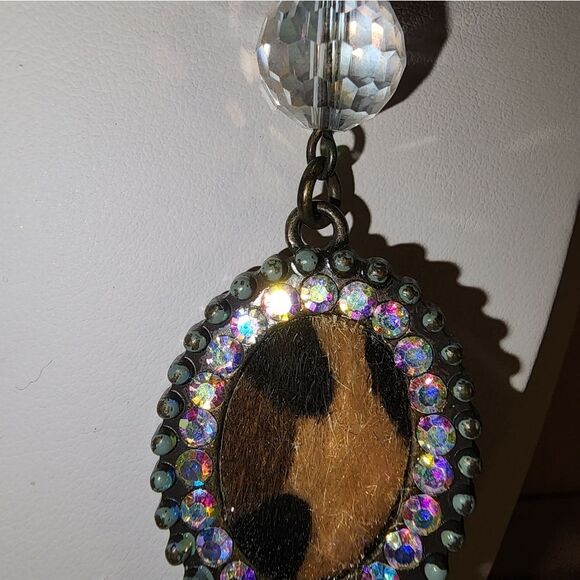 Plunder Elegant Animal Leopard Print Necklace with Crystal Accents 19"+3" Ext - Picture 4 of 16